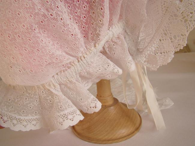 Charming bonnet  in tulle with bobbin lace  1920