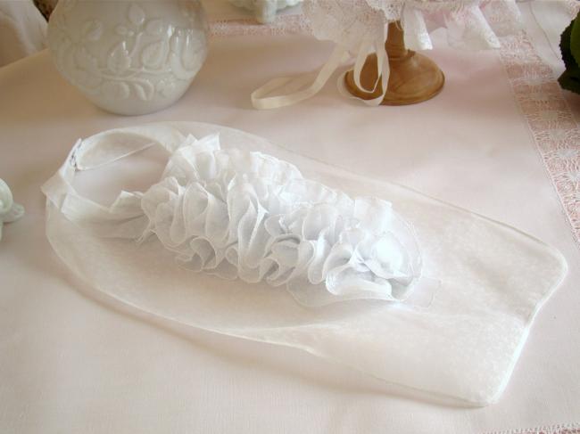 Very gracious collar in organdy with ruffles