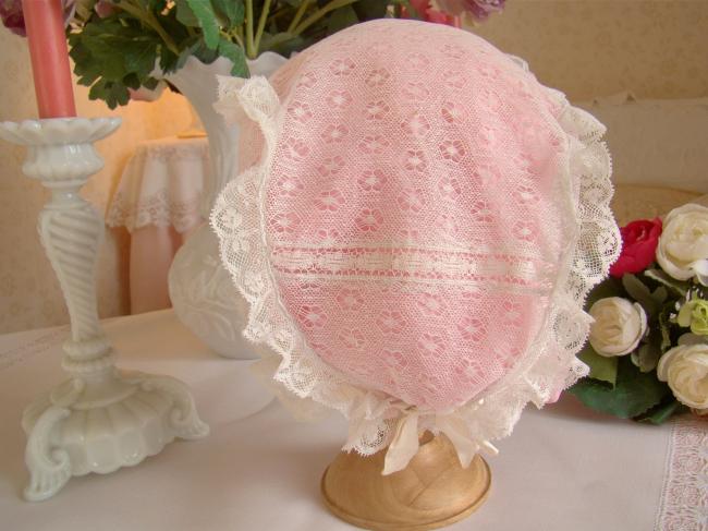 Romantique bonnet en tulle ajouré à fleurettes et dentelle Valenciennes 1920