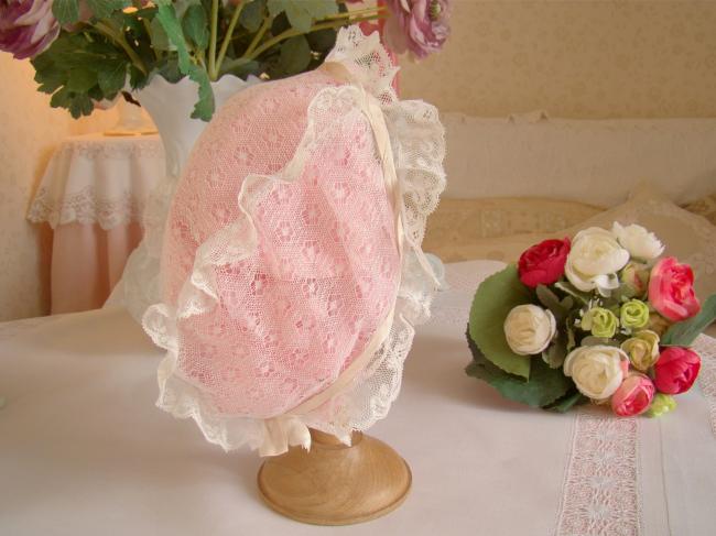 Romantique bonnet en tulle ajouré à fleurettes et dentelle Valenciennes 1920