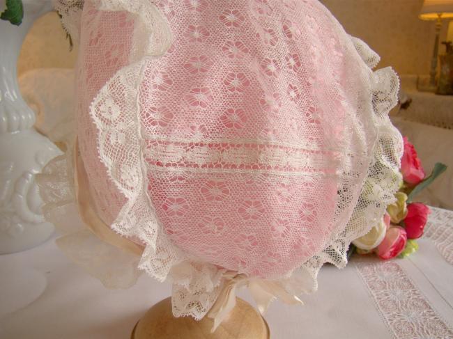 Romantique bonnet en tulle ajouré à fleurettes et dentelle Valenciennes 1920