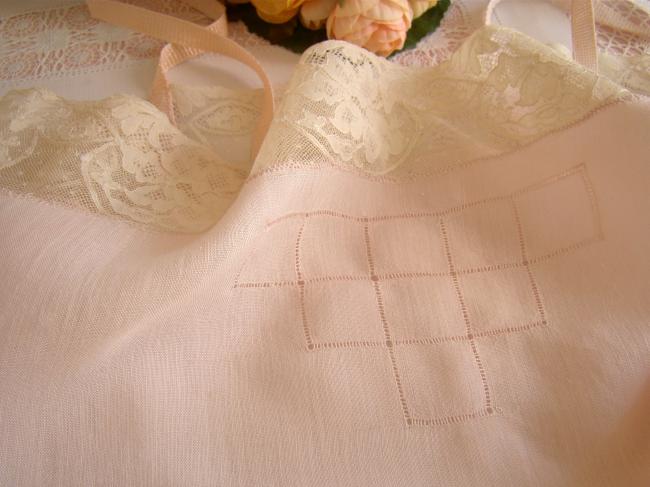 Romantique chemise de jour mousseline soie rose et dentelle de Calais 1930