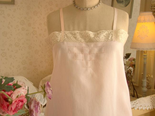 Romantique chemise de jour mousseline soie rose et dentelle de Calais 1930