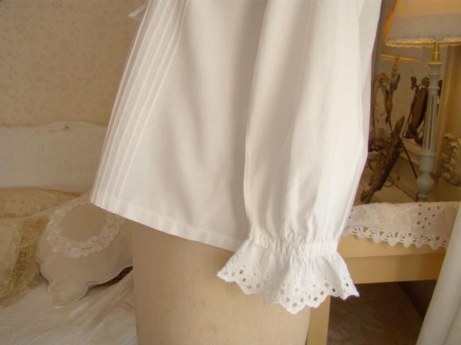 Pretty blouse with small pleats and flounces of  broderie anglaise 1900
