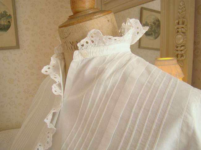 Pretty blouse with small pleats and flounces of  broderie anglaise 1900