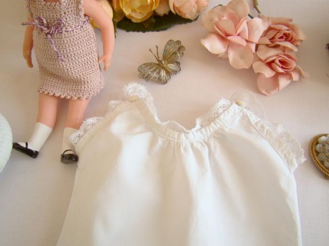 Lovely nightgown for doll in linen with Valenciennes lace 1920