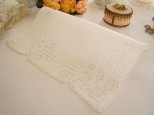 Beautiful fine lawn of linen handkerchief with hand-embroidery