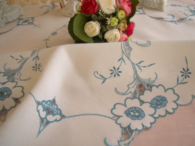 Romantique nappe en lin et broderie bleue ajourée à la Richelieu 1930