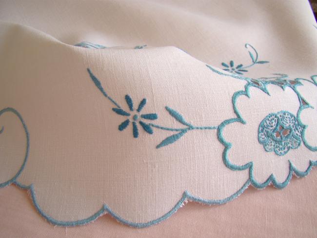 Romantique nappe en lin et broderie bleue ajourée à la Richelieu 1930