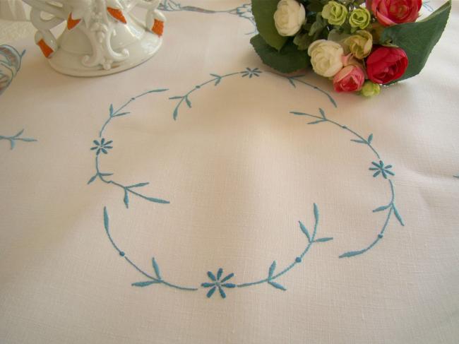 Romantique nappe en lin et broderie bleue ajourée à la Richelieu 1930