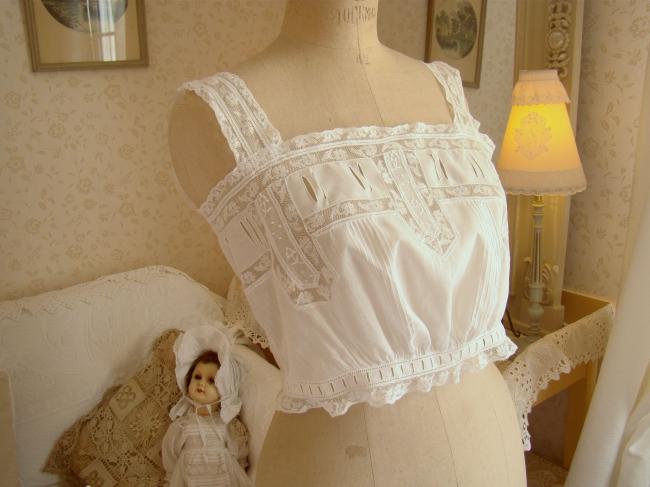 Superbe cache-corset en linon et dentelle de Valenciennes époque 1900