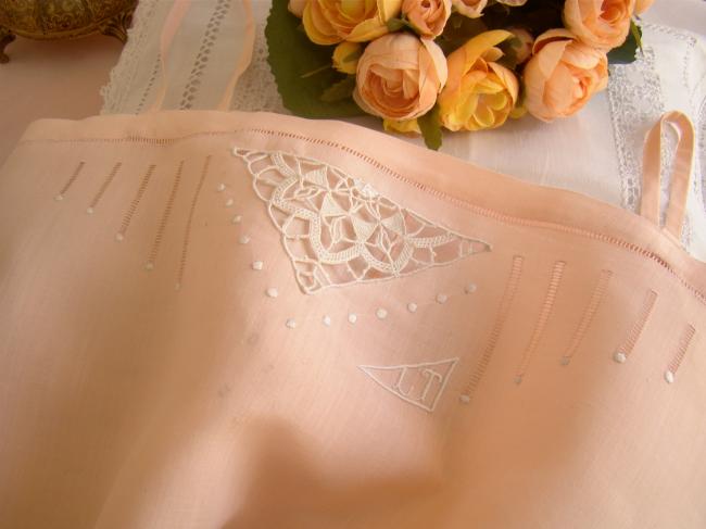 Romantique chemise de jour en linon rose saumon et dentelle Reticella 1930