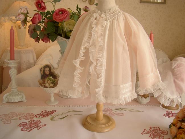 Merveilleuse veste d'intérieur de bébé soie rose et tulle 'Aux mille et 1 nuits'