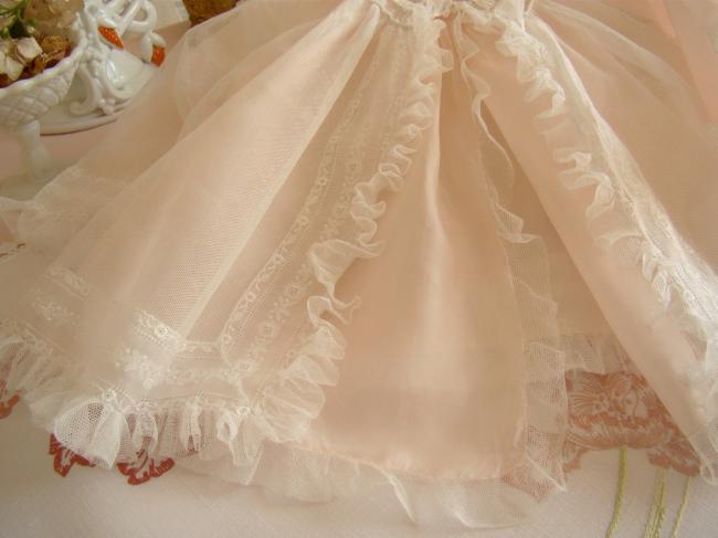 Merveilleuse veste d'intérieur de bébé soie rose et tulle 'Aux mille et 1 nuits'