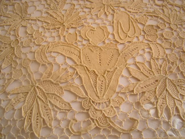Lovely Venezia lace table centre 1900