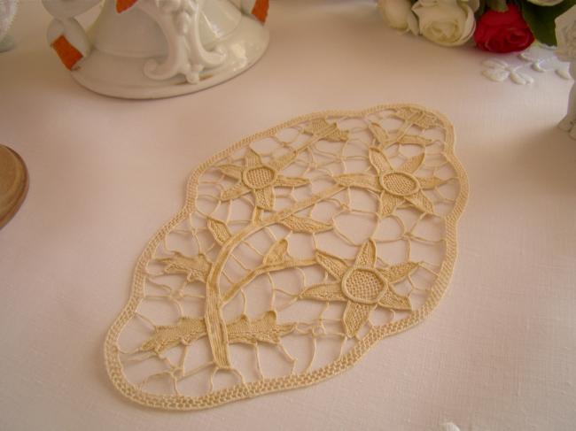 Lovely Venezia lace doily 1900