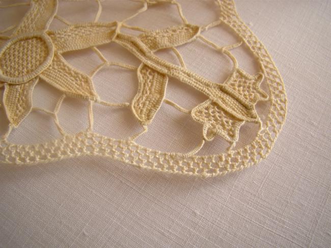 Lovely Venezia lace doily 1900