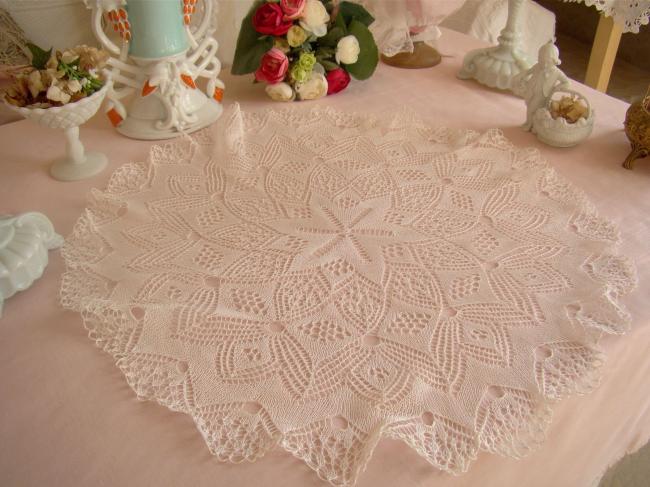 Lovely centre table in very fine hand- knitted lace