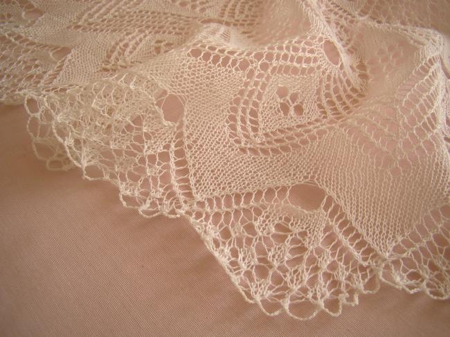 Lovely centre table in very fine hand- knitted lace