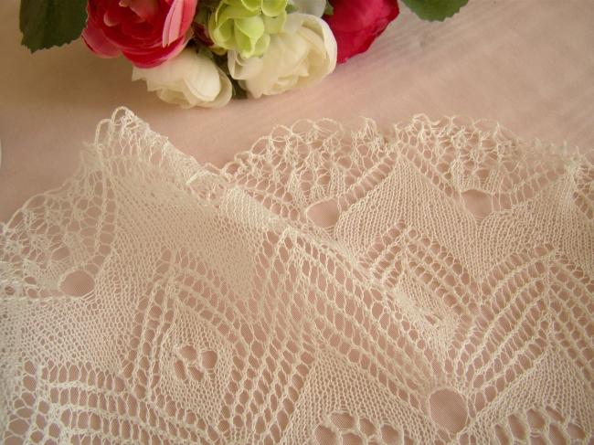 Lovely centre table in very fine hand- knitted lace