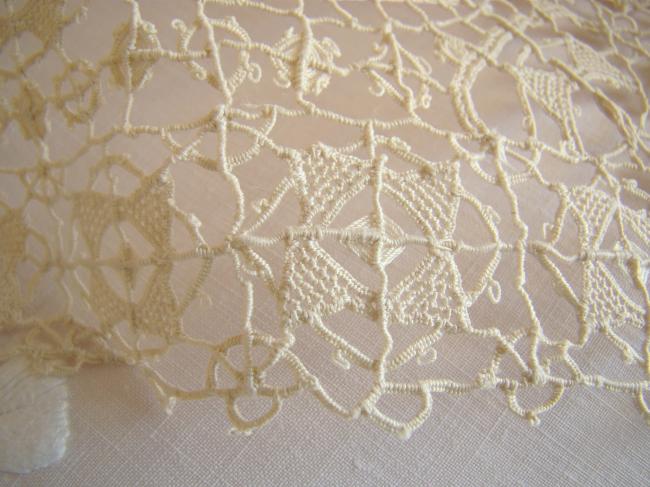 Gorgeous very fine Venezia handmade lace doily 1900