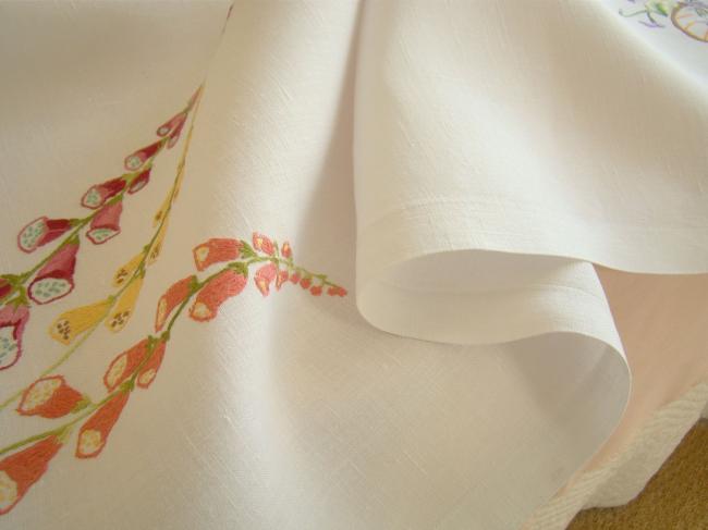 Adorable hand embroidered tablecloth with baskets, so many flowers !
