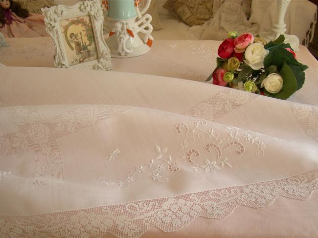 Wonderful Pinã tablecloth with hand embroidered roses and drawn thread works