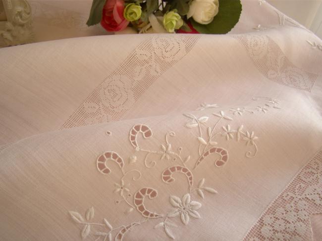 Wonderful Pinã tablecloth with hand embroidered roses and drawn thread works