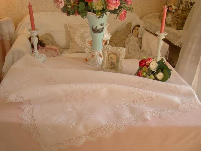 Wonderful Pinã tablecloth with hand embroidered roses and drawn thread works