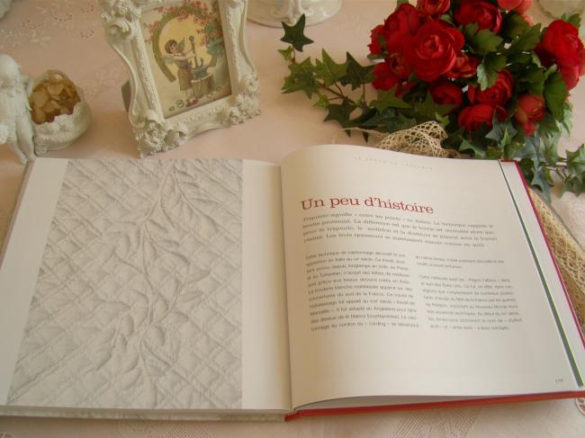 Livre 'Fleurs rouges en appliqué' de Annick Huet, éditions LTA