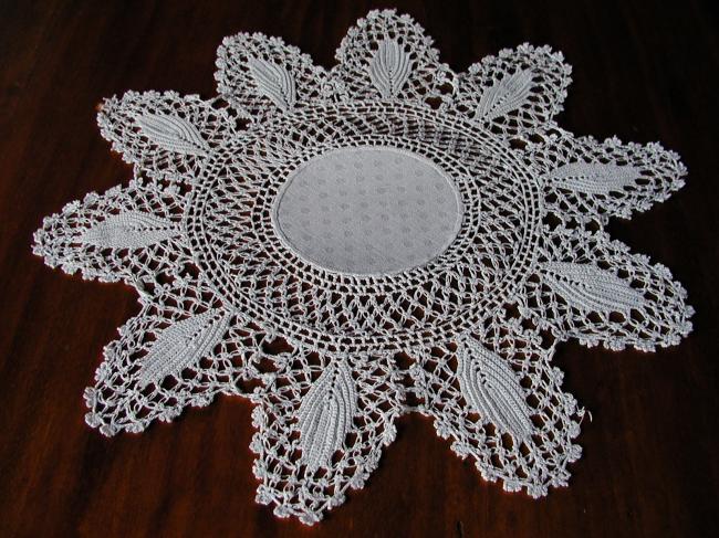 Lovely irish guipure lace round doily