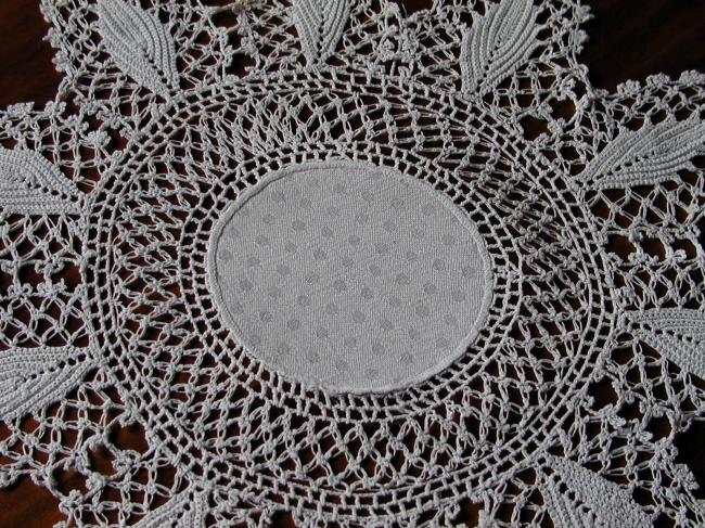 Lovely irish guipure lace round doily