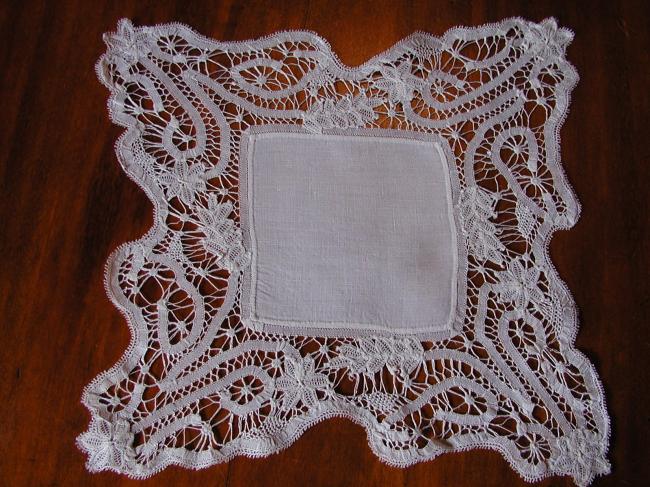 Beautiful doily with Renaissance lace 1900