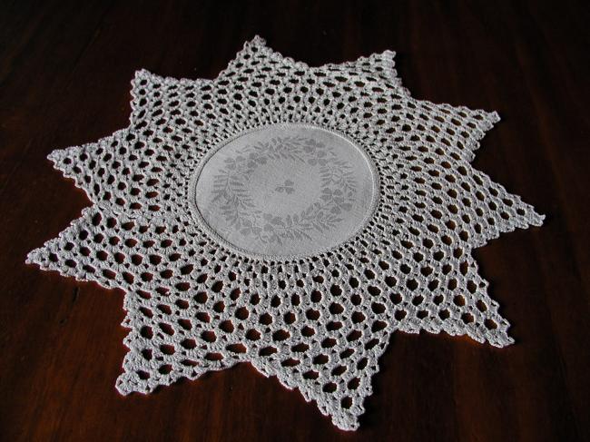 Lovely star doily with clover and crochet lace