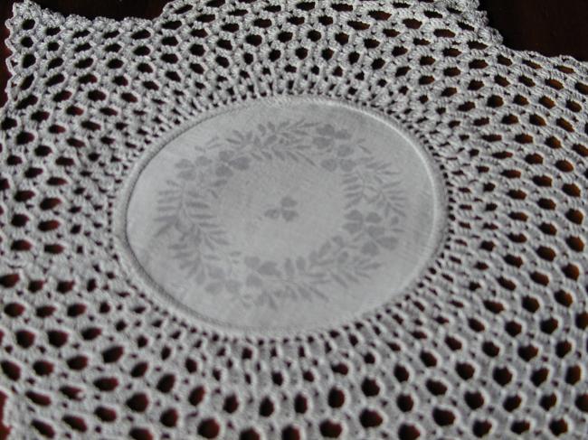 Lovely star doily with clover and crochet lace