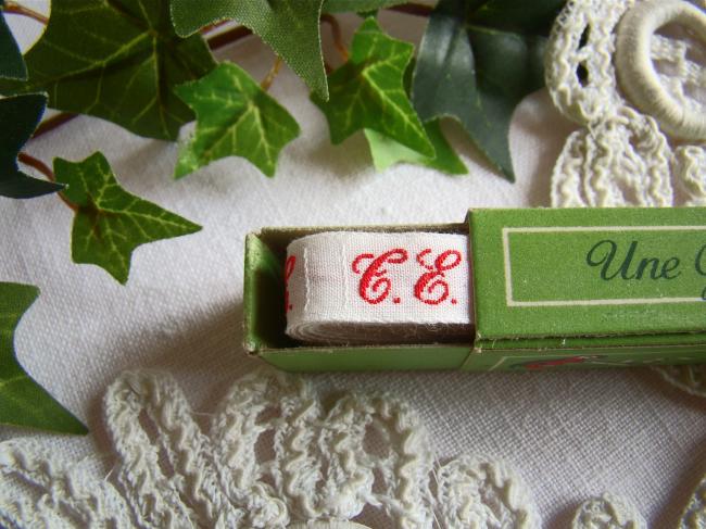 Boite de ruban blanc avec initiales 'TE' tissées en rouge 1920, Marque Ary
