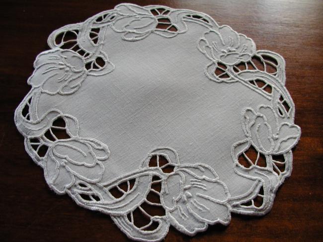 Gorgeous set of 8 Art Nouveau Richelieu embroidered doilies