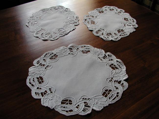 Gorgeous set of 8 Art Nouveau Richelieu embroidered doilies