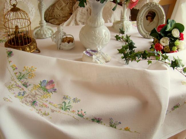 Adorable hand embroidered tablecloth with british garden, so many flowers !