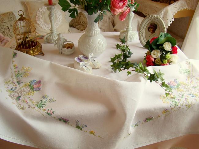 Adorable hand embroidered tablecloth with british garden, so many flowers !