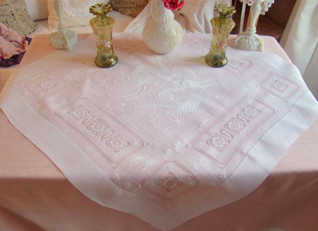 Splendeur de nappe en Pinã rebrodée de dentelle Ténérife et somptueux dragon