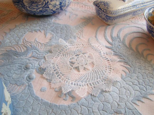 Lovely round doily in Hairpin lace