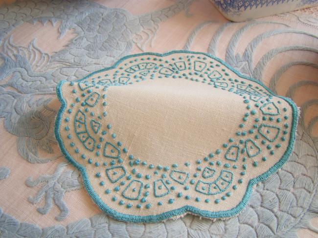 Adorable napperon rond en lin avec broderie Turquoise