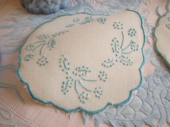 Adorable paire de napperons ronds en lin avec broderie Turquoise