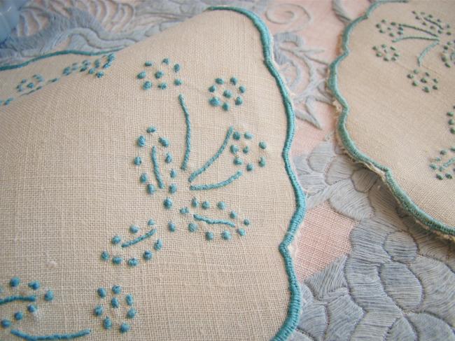 Adorable paire de napperons ronds en lin avec broderie Turquoise