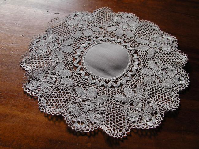 Beautiful and very fine Maltese doily