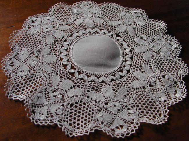 Beautiful and very fine Maltese doily