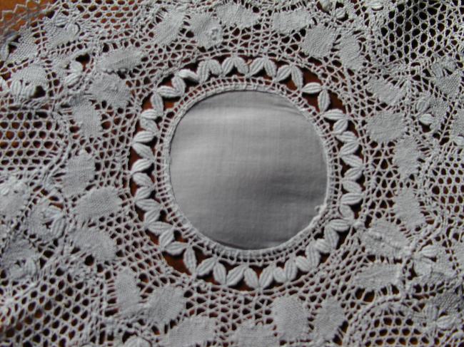 Beautiful and very fine Maltese doily