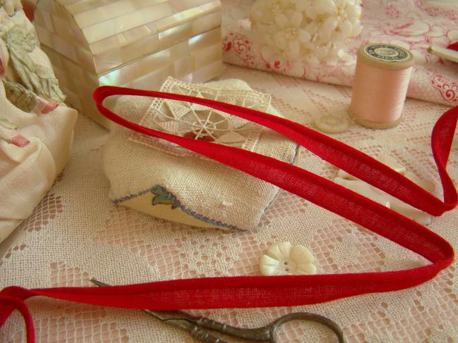 Joli ancien ruban passepoil en coton rouge  (10mm)