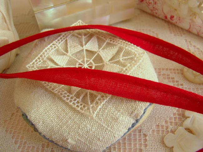 Joli ancien ruban passepoil en coton rouge  (10mm)